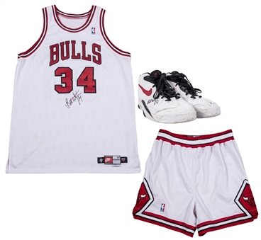 Lot of (2) 1997-98 Bill Wennington Game Used & Signed Chicago Bulls Home Uniform & Sneakers (Mears, JSA & Beckett)